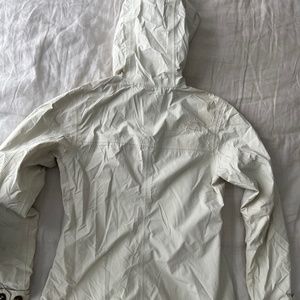 The North Face Carli Hooded Rain Jacket (cream)